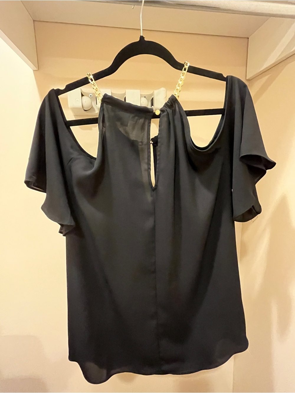 BOLD elements Black Cold-Shoulder Blouse with Gold Chain Straps